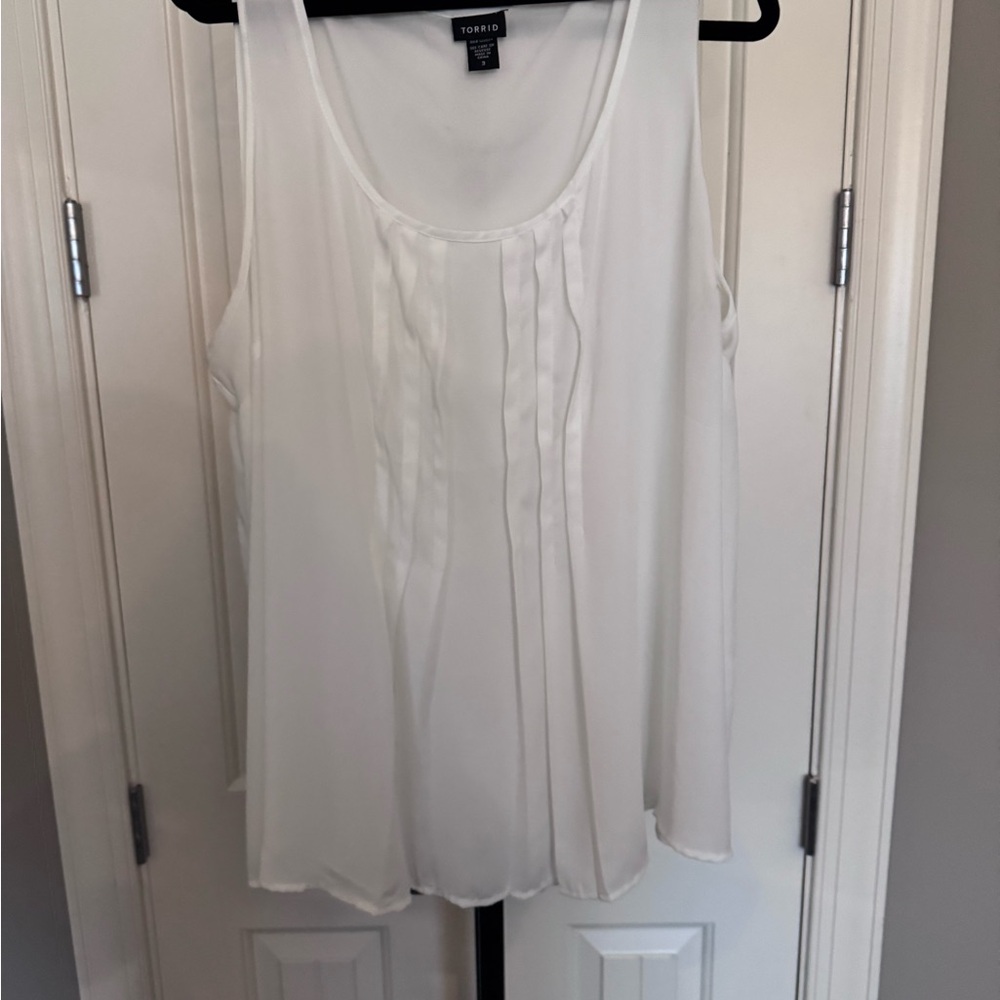 Torrid White Pleated Sleeveless Tank Top